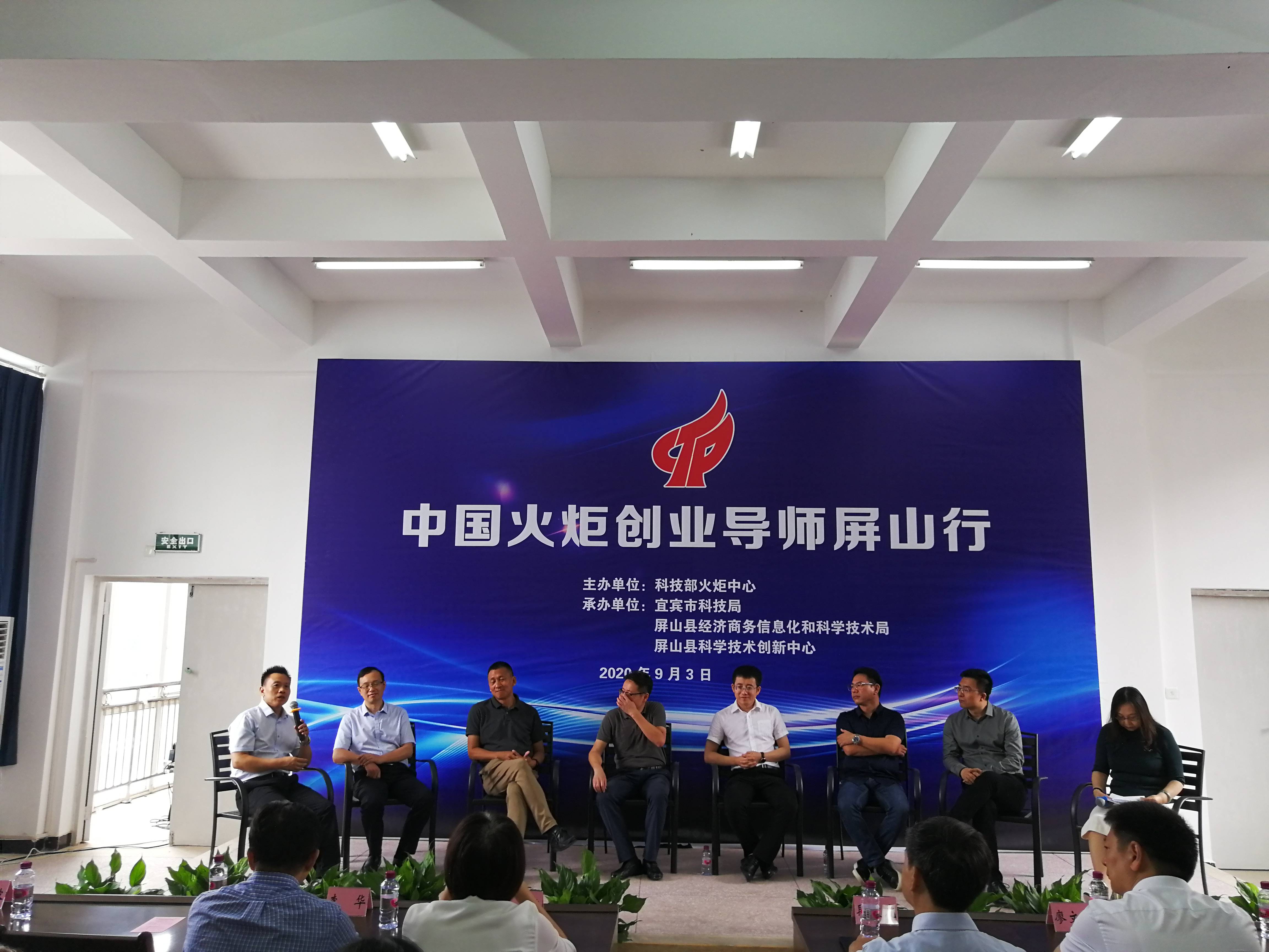 3  庹校长为创业导师辅导(1).jpg